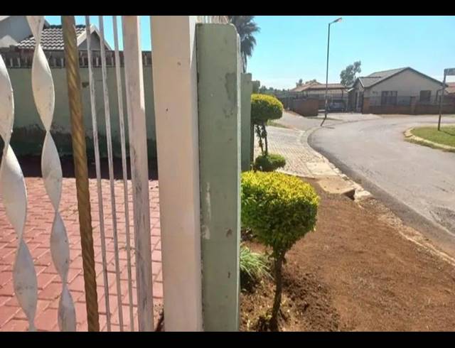3 BEDROOM HOUSE FOR SALE IN LOTUS GARDENS